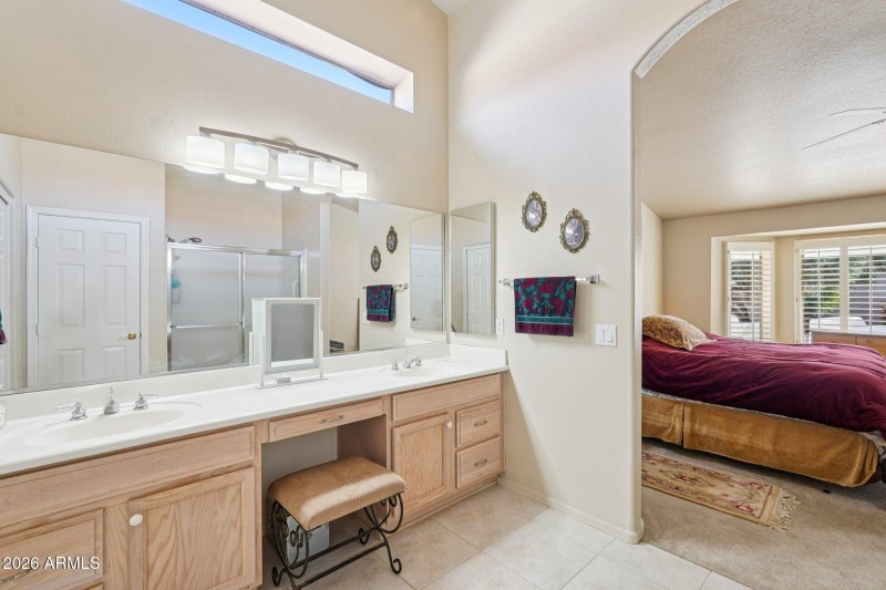 33-web-or-mls-W La Reata Ave-S1001-033