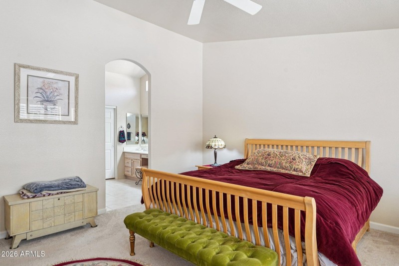 29-web-or-mls-W La Reata Ave-S1001-029