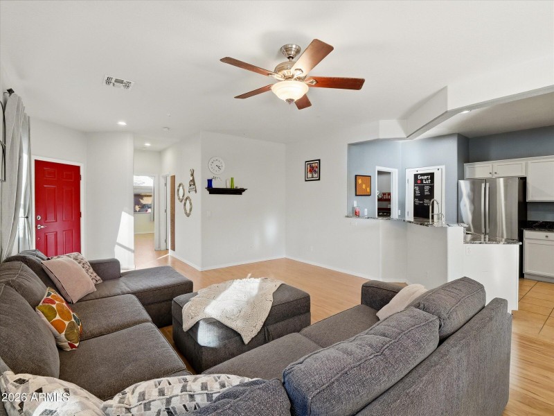 09-5833 E Norland Street-9