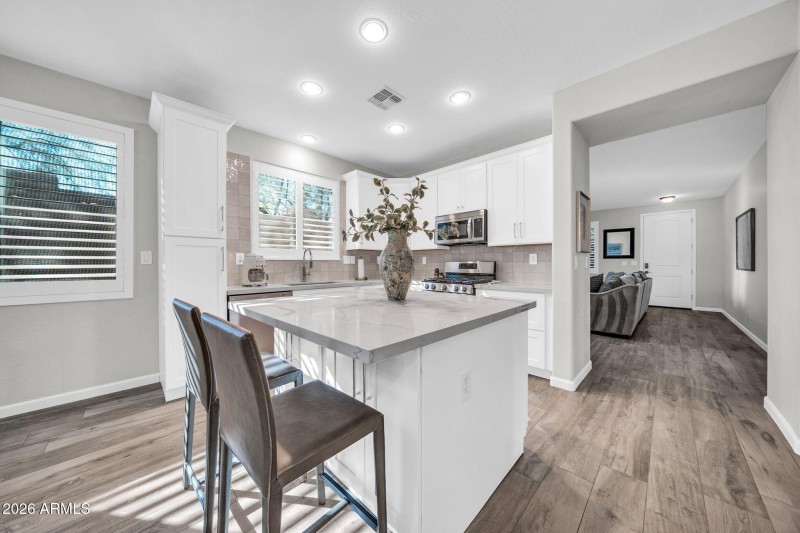 42805 N Hudson Trl-15