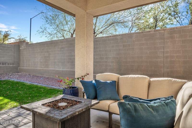 42805 N Hudson Trl-44