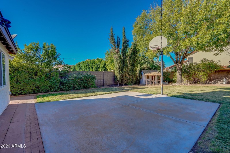 BASKETBALL COURT