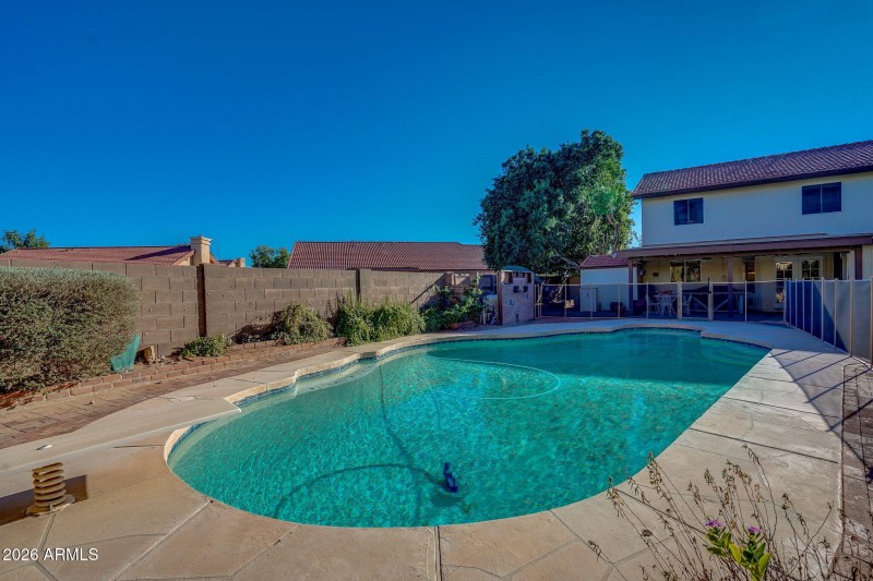 SPARKLING SWIMMING POOL