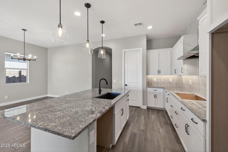 11)KITCHEN