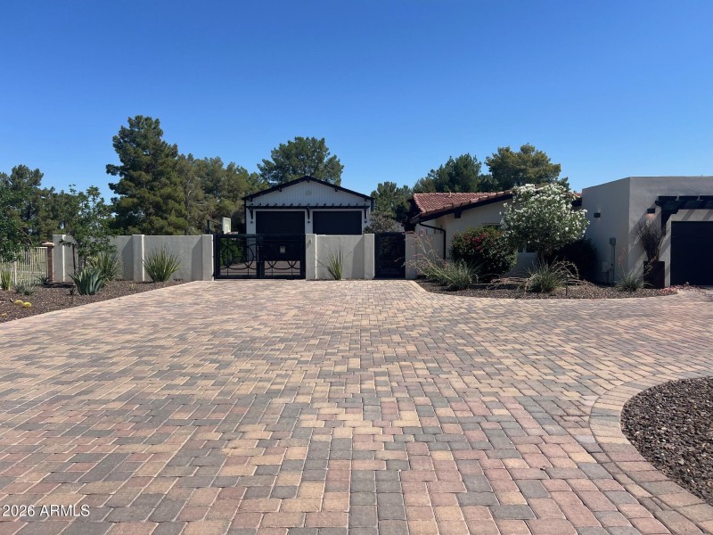 Circular driveway