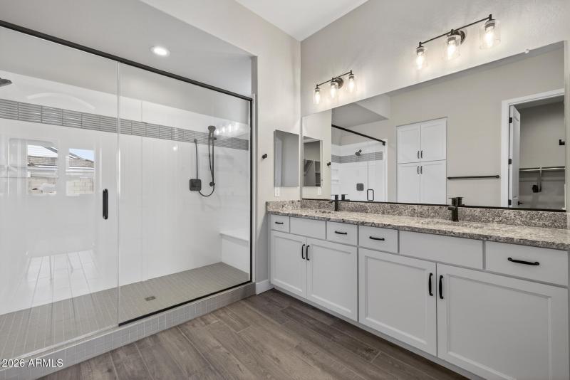 22)PRIMARY BATH