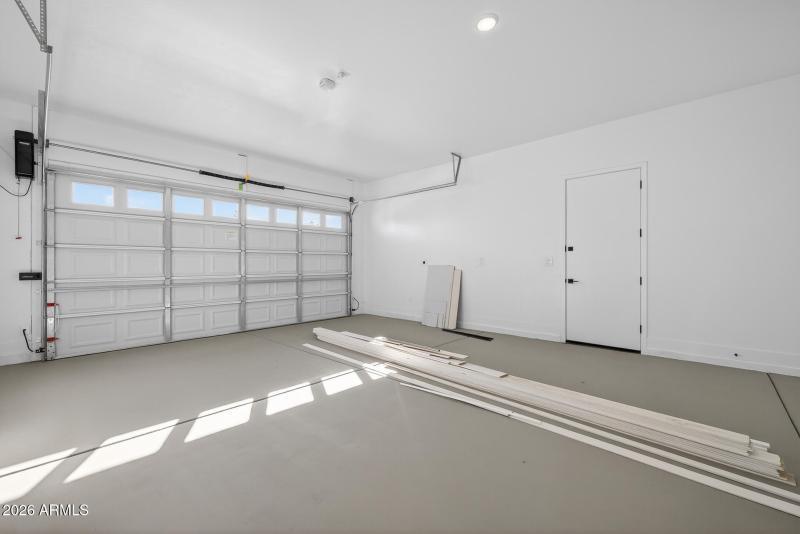 33)GARAGE