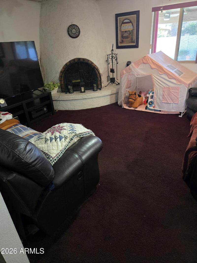 FIREPLACE IN FAMILY ROOM