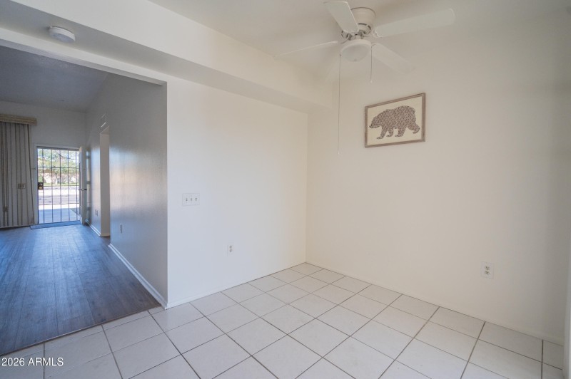 breakfast_family_foyer