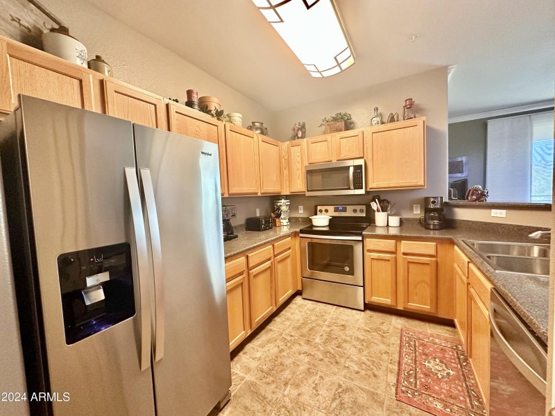 1BB085DB-ED24-4B0F-8FD5-26209E158964_1_2