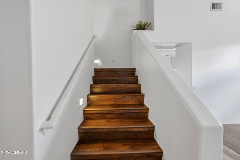 Stairway without carpet