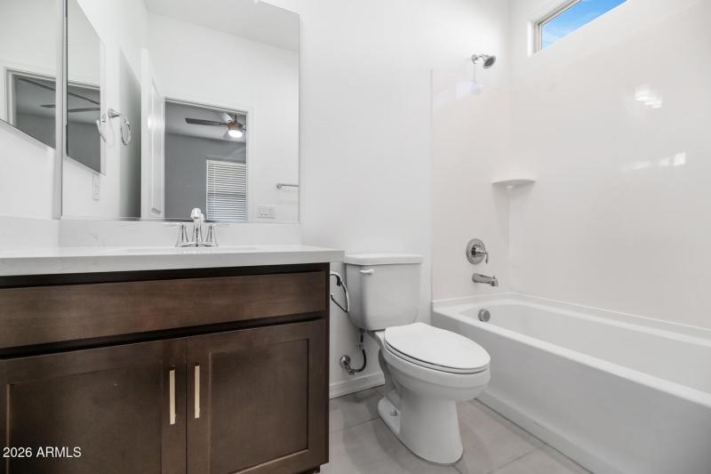 11208 S 52nd Ln-large-017-011-11208 S 52