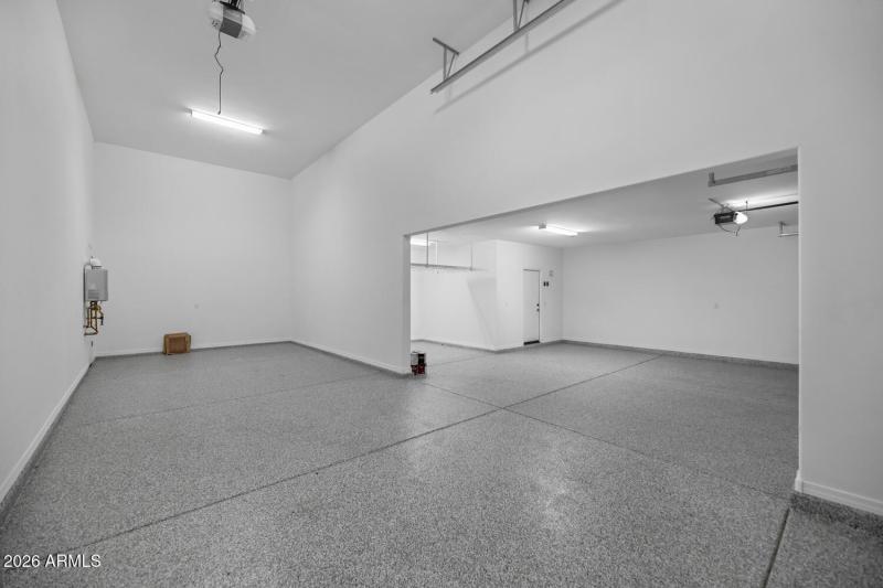 11208 S 52nd Ln-large-027-004-11208 S 52