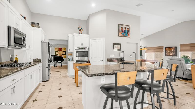 2540 W Tulsa St (23)