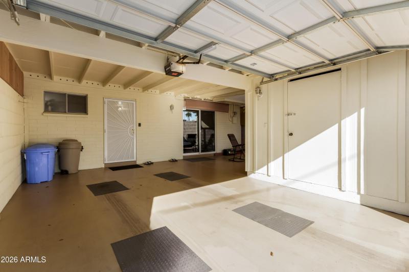 10409 oversized garage and storage area