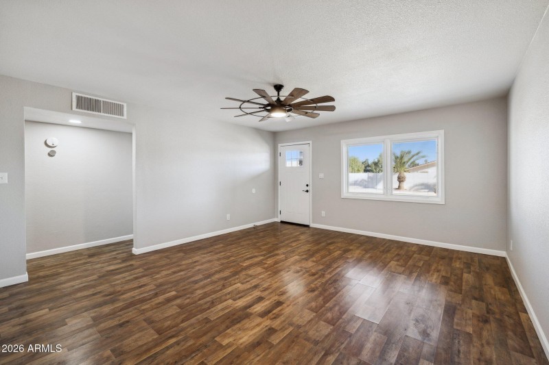 to Living roomEntry In