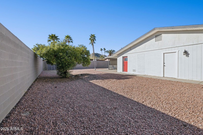 38-web-or-mls-13002-n-28th-pl