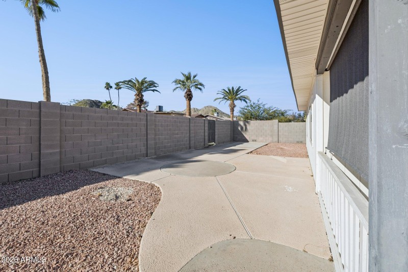 39-web-or-mls-13002-n-28th-pl