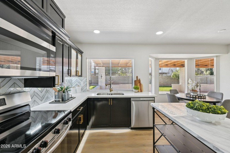 25-web-or-mls-W Monte Ave-S1001-025