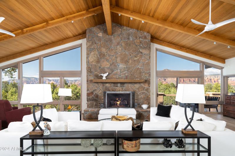 GORGEOUS GAS FIREPLACE IN GREAT ROOM