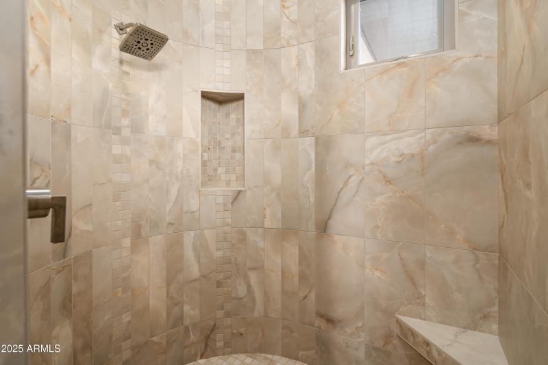 WALK-IN ELEGANT SHOWER
