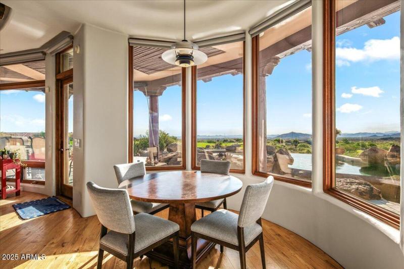 31-Breakfast Nook Views