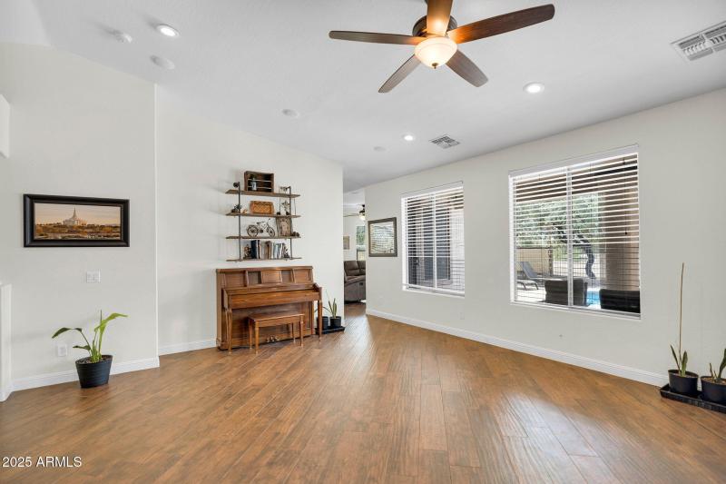 5-web-or-mls-21718 E Cherry Wood Dr-6