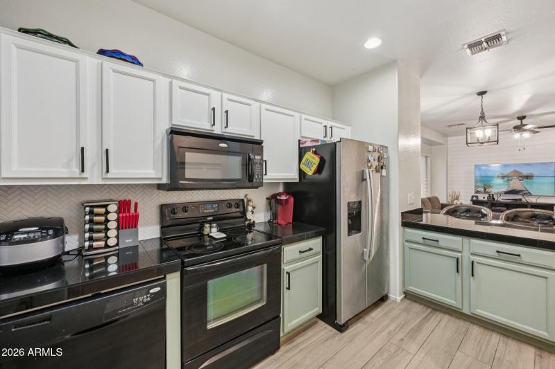 11-web-or-mls-S Bristol-S1008-011