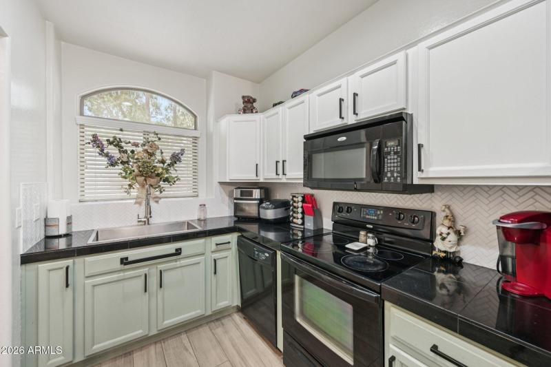 13-web-or-mls-S Bristol-S1008-013