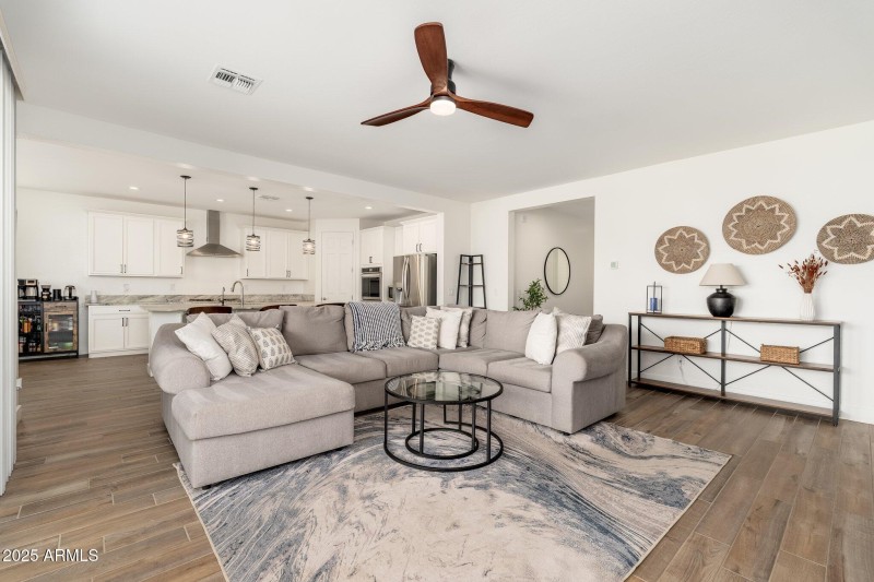 18542 W Seldon Ln - 08