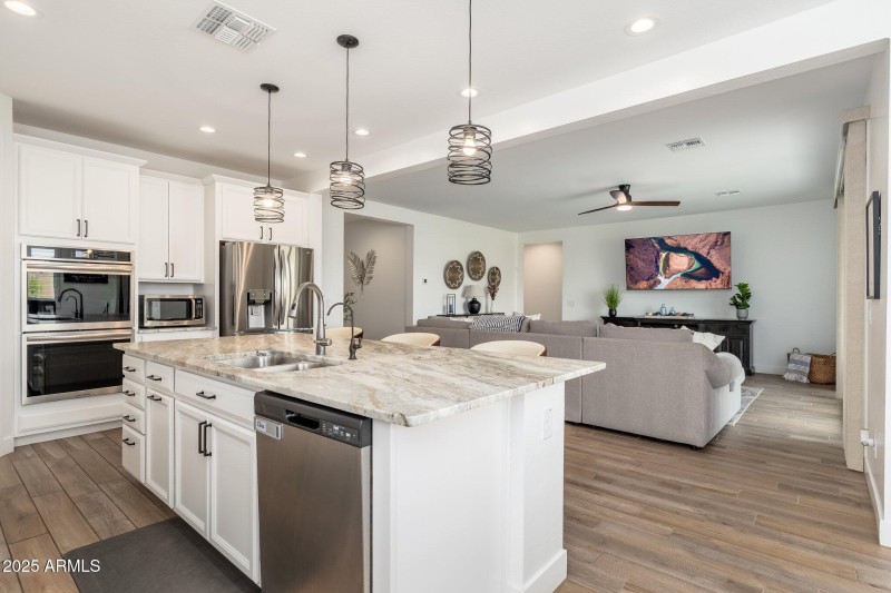 18542 W Seldon Ln - 14