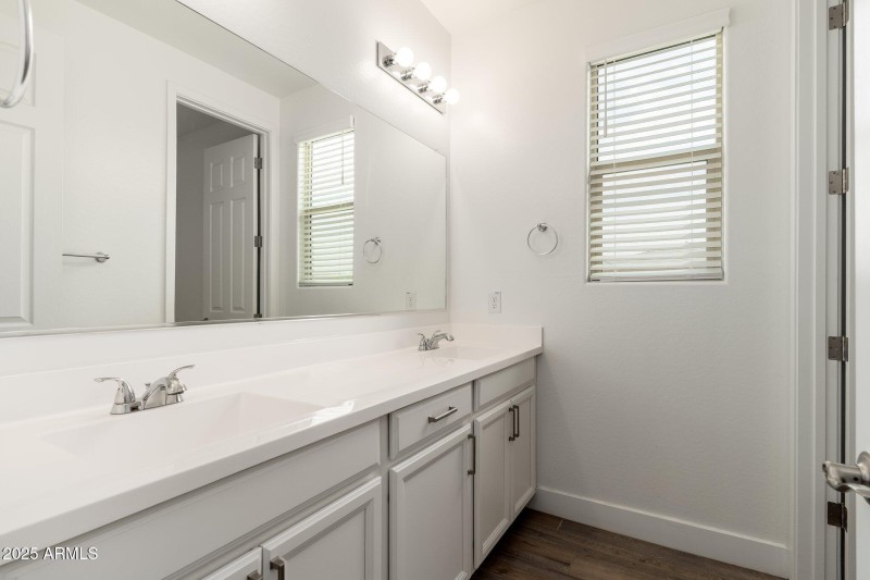 18542 W Seldon Ln - 30