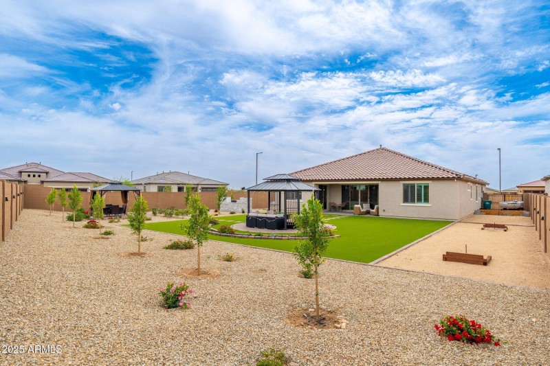 18542 W Seldon Ln - 39