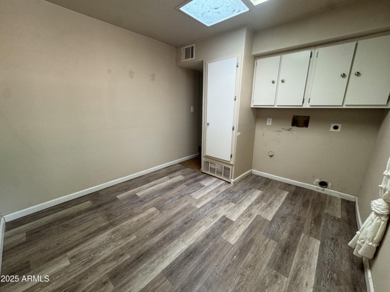 20251015_165151214_iOS