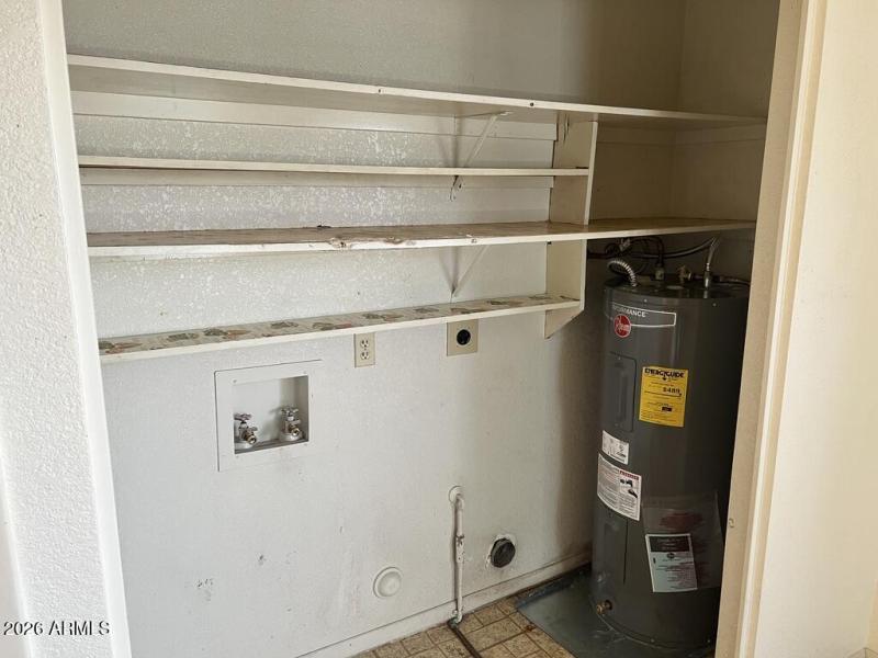 W/D Hookups w/Electric HWH