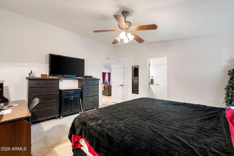 20-Primary Bedroom (2)