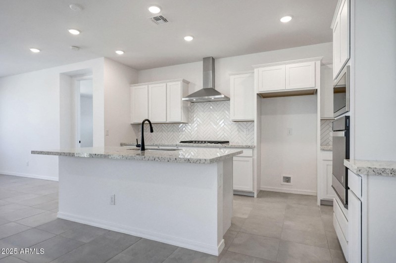 PHX_Tyler_Lot 2034_Cobalt_24180_Kitchen