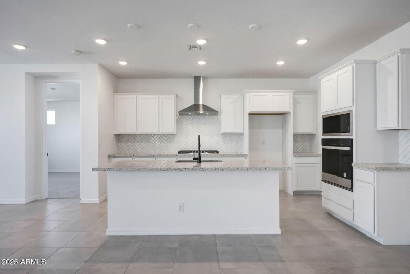 PHX_Tyler_Lot 2034_Cobalt_24180_Kitchen