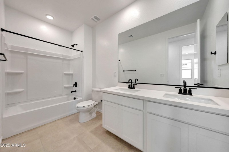 PHX_Tyler_lot 2087_lagoon_3741_Bath2