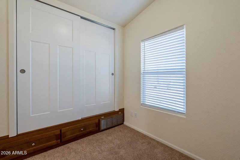 Master Bedroom w Closet
