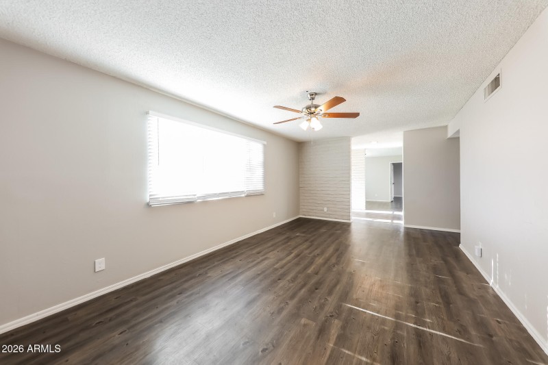 003-photo-living-room-15009712