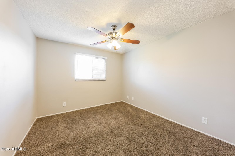 012-photo-bedroom-15009701