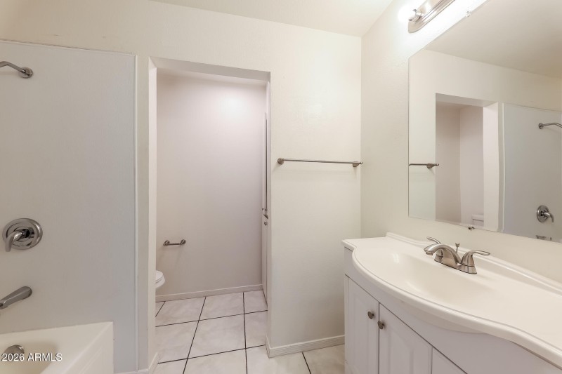 018-photo-bathroom-15009705