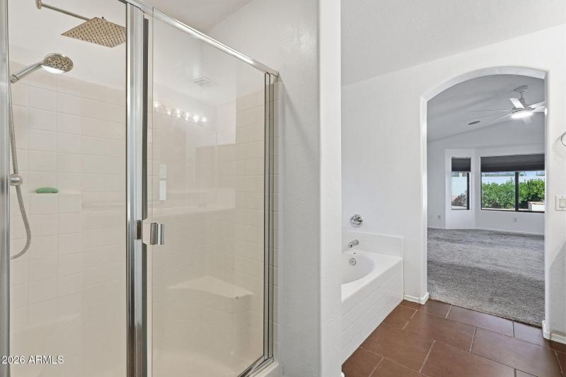 SEPARATE TUB SHOWER!!!!