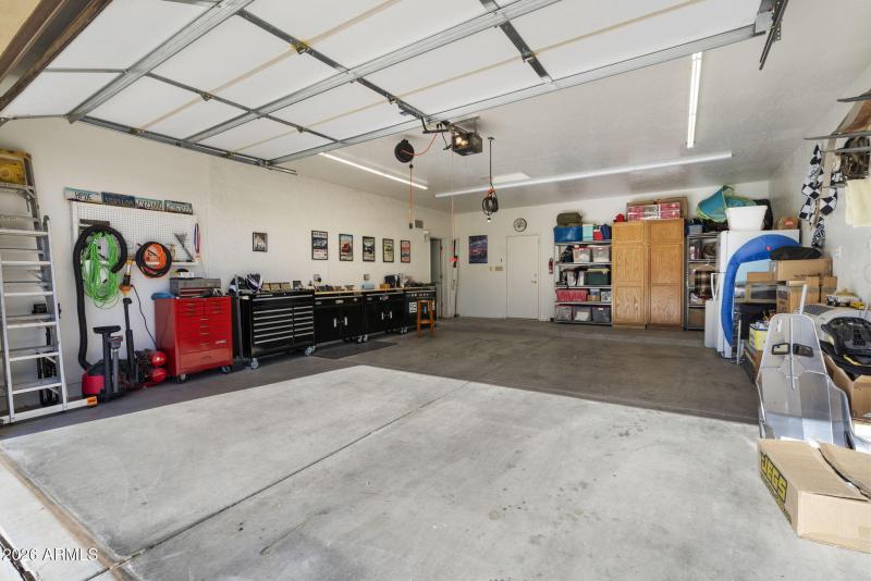 2-Stall Garage/Workshop