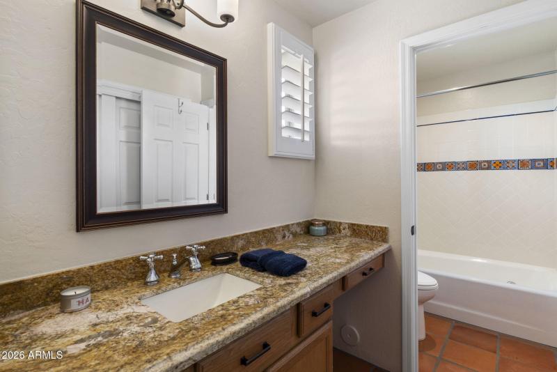 2nd Bathroom (Jack-And-Jill)