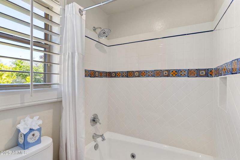 2nd Bathroom (Jack-And-Jill)