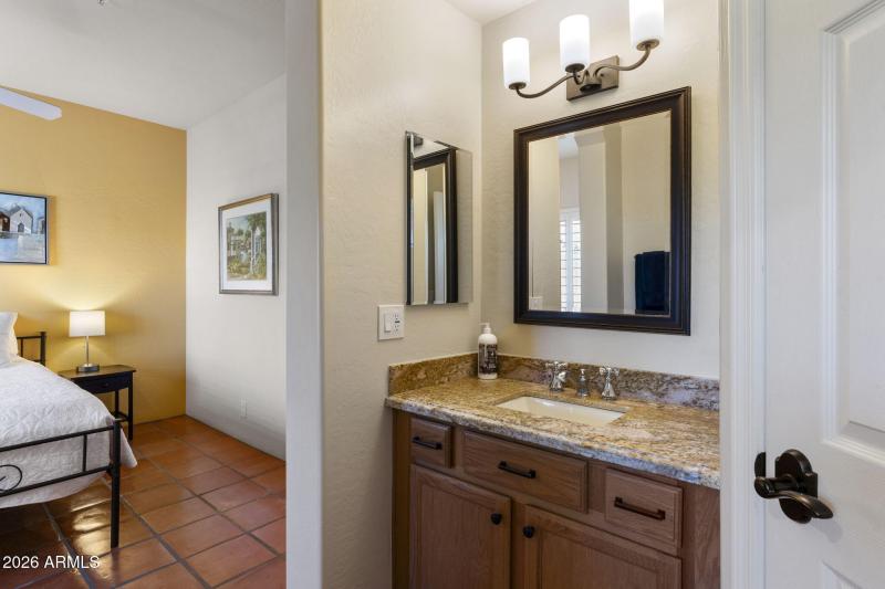 2nd Bathroom (Jack-And-Jill)