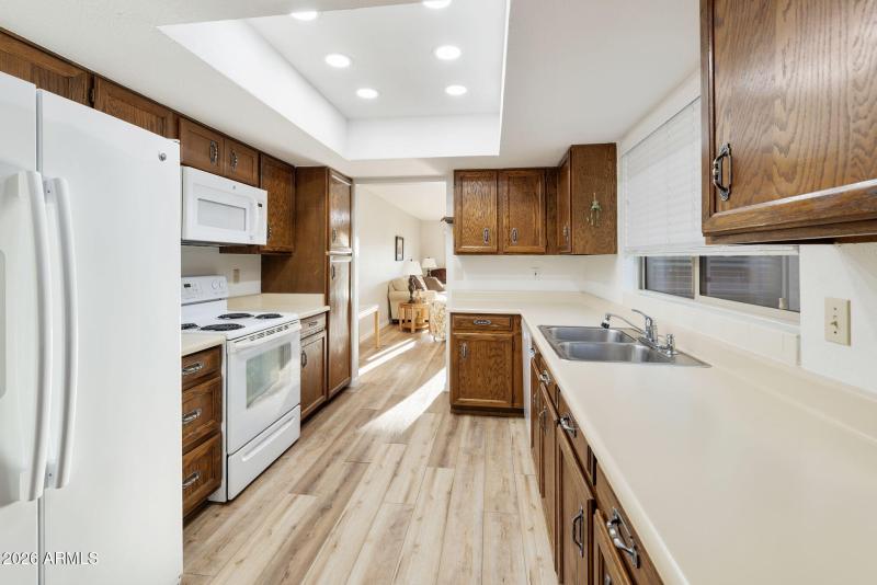 Large Kitchen with breakfast nook