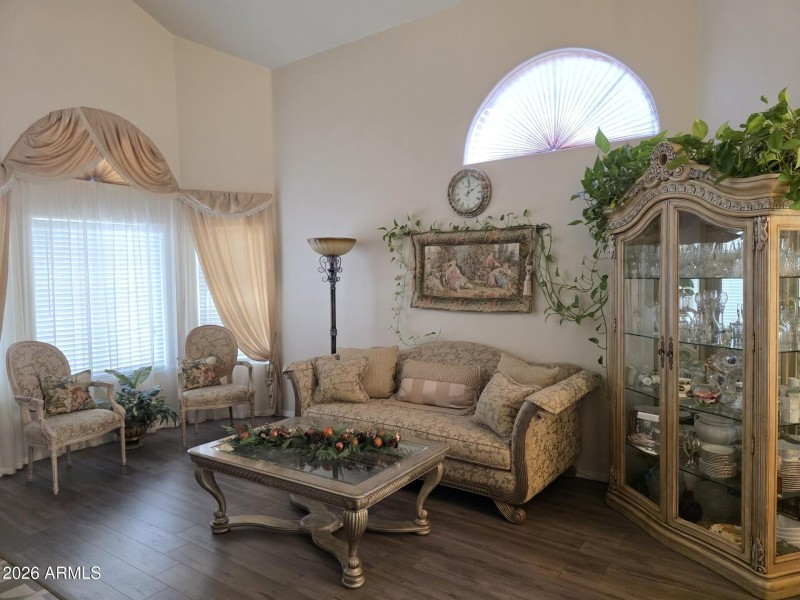 thumbnail_LivingRoom-1